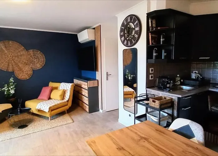 Studio Cocoon Hut
